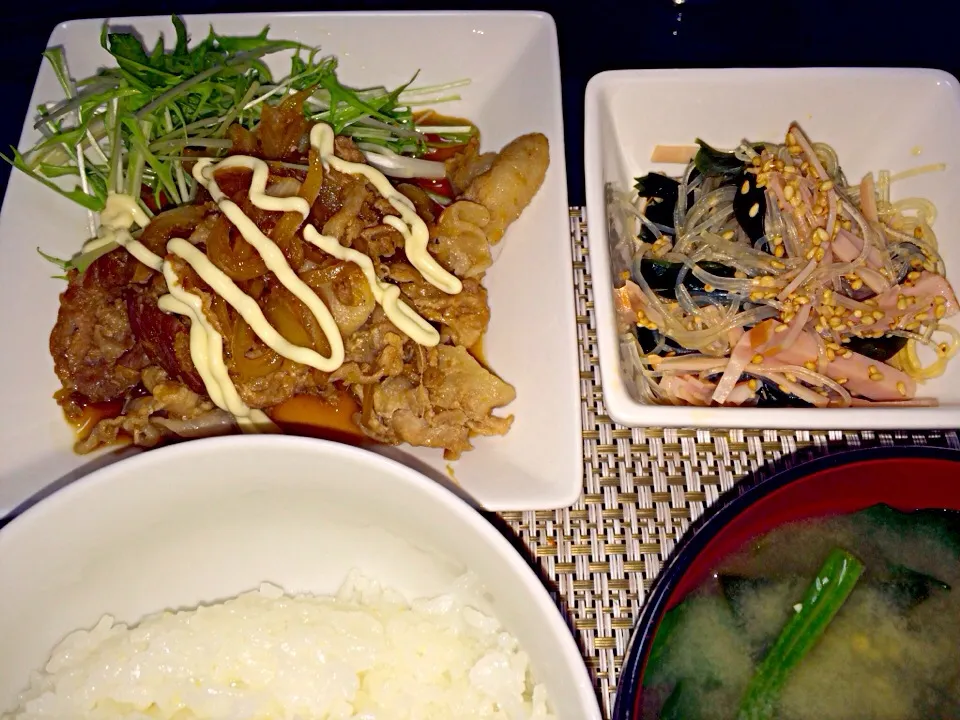 Snapdishの料理写真:生姜焼きと春雨とハムの中華風和え物、ほうれん草とワカメの味噌汁✨|Satomi Ichikawaさん