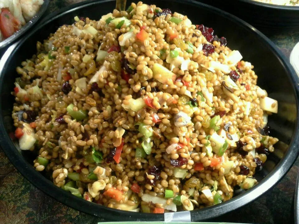 wheat berries with fruits and nuts|Craig Cumpstonさん