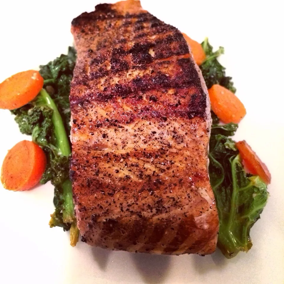 Grilled Salmon, Sautéed Kale and Carrots|Curt Chillさん