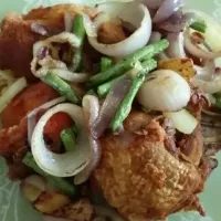 Snapdishの料理写真:Spiced Turmeric Fried Chicken with Long Beans and Onion|Mrs BNazさん