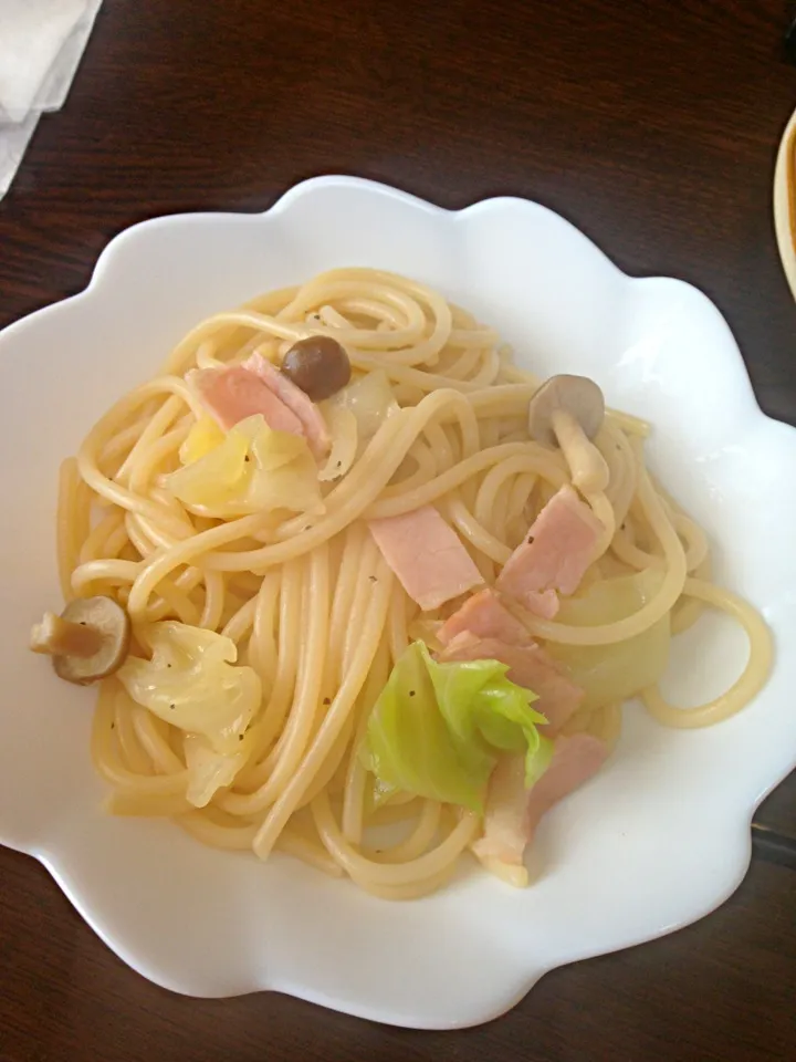 キャベツとしめじの春色パスタ|じゆんさん