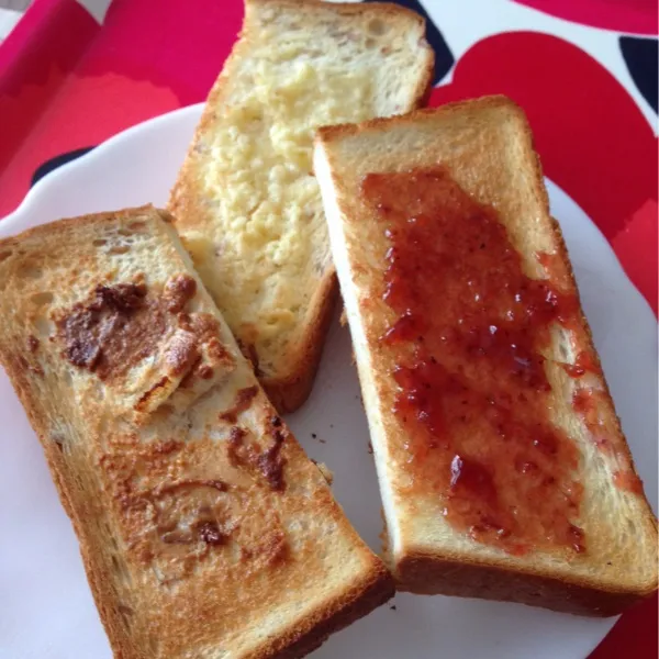 ｵﾊﾖ━━(｡☉౪ ⊙｡)ﾉﾞ━━ｩ!!朝🍞の時間deす。|旦那さん