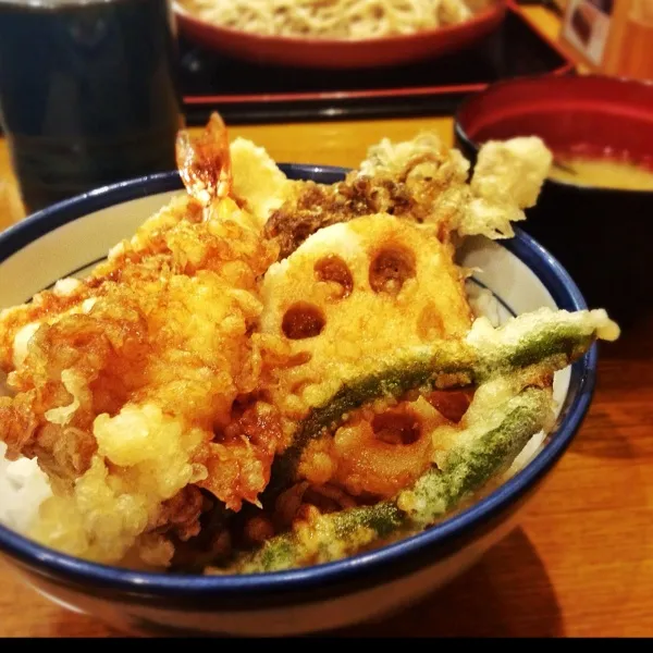 天丼って美味しそうに撮れない…(>_<)
でも美味しかったです♡|たんぱつさん