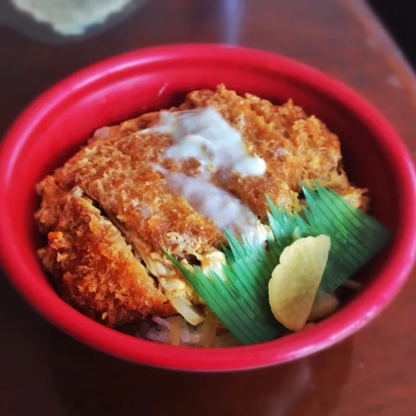 ロースカツ丼(*^^*)
最近のお弁当って美味しい～♡(>_<)|たんぱつさん