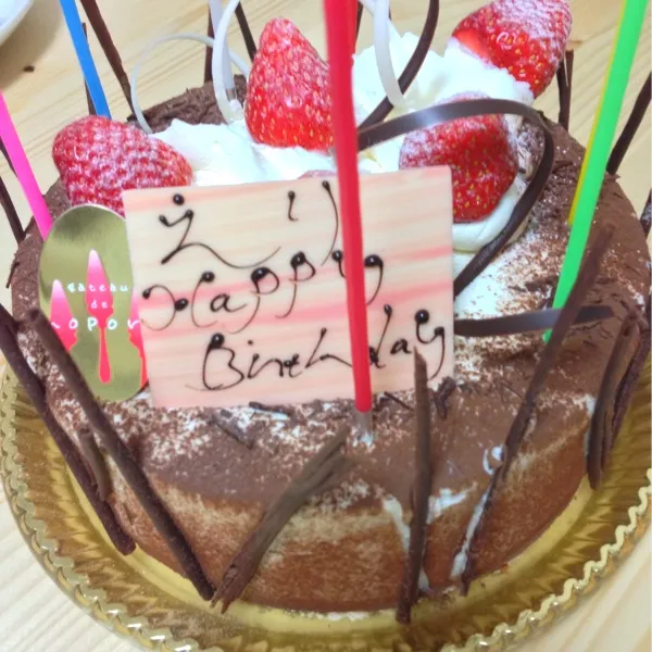 Snapdishの料理写真:昨日実家に帰ったら家族が誕生日会を開いてくれた*\(^o^)/*プレゼントにマカロンの詰め合わせいただいた♡もったいなくてたべれない♡|絵莉さん