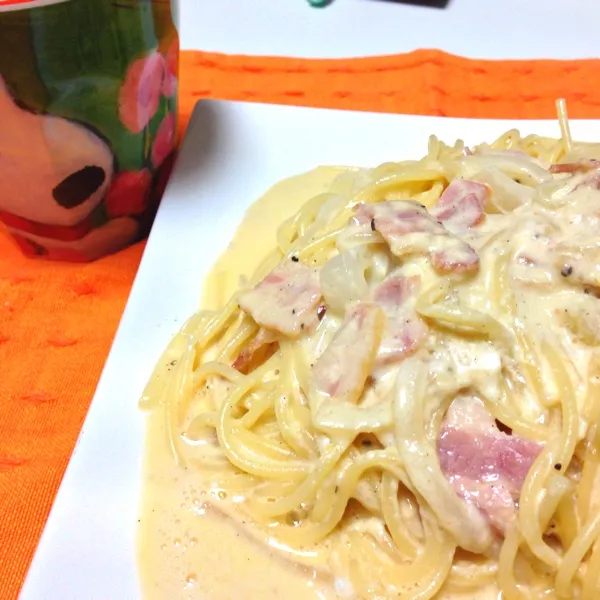 今日の晩ごはん。数年ぶりにカルボナーラ作った！！もっといろいろパスタ料理作れるといいな〜(*^^*)|絵莉さん