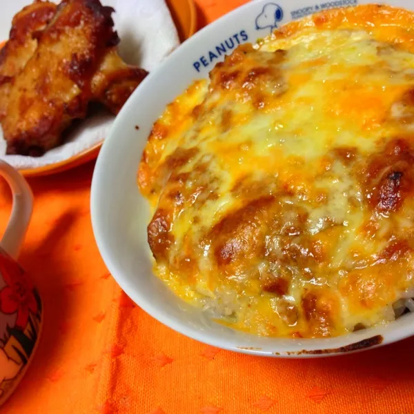 今日の晩ごはん。
カレードリアと骨つきチキン＼(^o^)／
それとめっちゃ飲みたかったコーヒー牛乳(ムーミン)
チーズはやっぱりたっぷりいれないと！！|絵莉さん