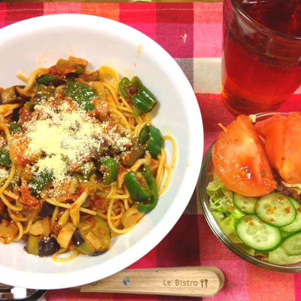 今日はナスとしめじのトマトソースパスタ〜🍝
流石に今日はシャトルシェフ使えないかと思ったけど…しっかり使いましたよ。
麺を茹でるのにとってもいい！！|だこちんさん