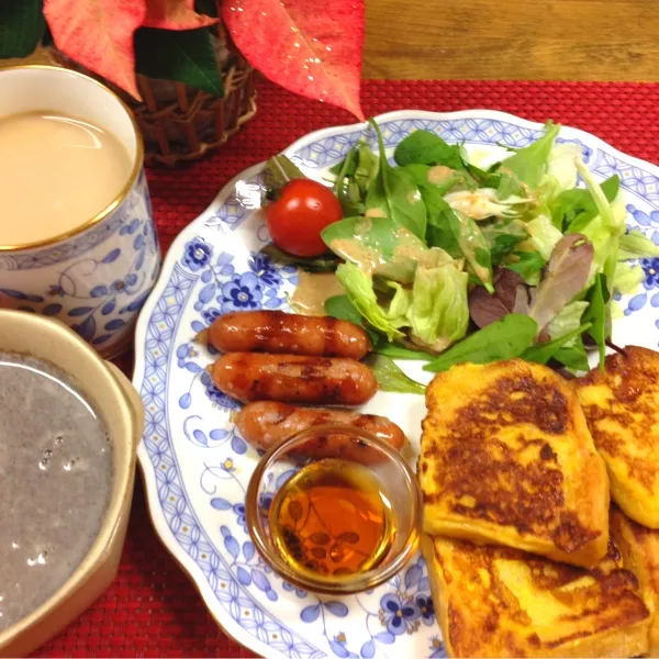 休日朝ごはん。
フレンチトースト！！
かなりのボリューム。食べ過ぎた〜🐷|だこちんさん