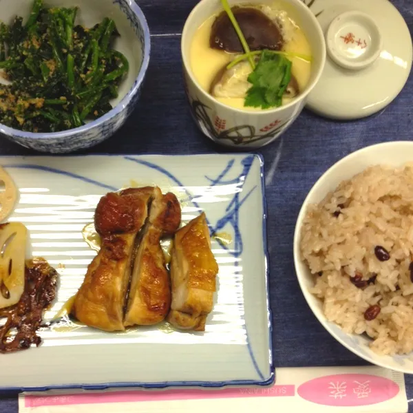 今日のランチ。
作ってくれた〜♪
お赤飯☆鳥の照り焼き☆ほうれん草のおひたし☆茶碗蒸し
美味しかったよ〜♥|だこちんさん