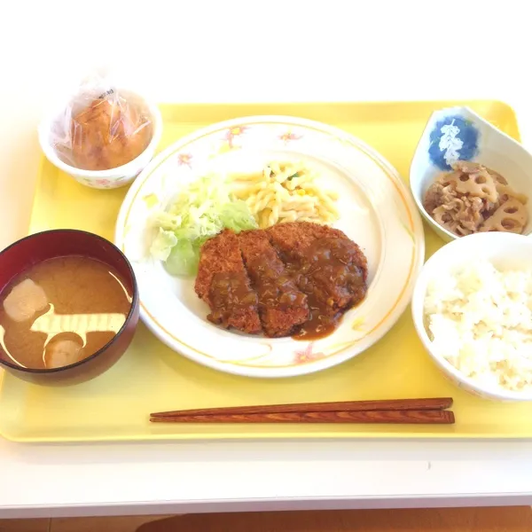 今日はちょっとした仕事で出張です。
某大学の学食ランチ。
ミンチカツランチ、焼きそばランチ、ワンプレートランチ。|だこちんさん