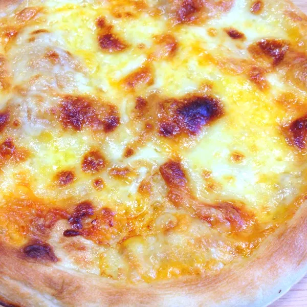 朝ごはん。
お取り寄せピザ🍕あー。優雅。|だこちんさん