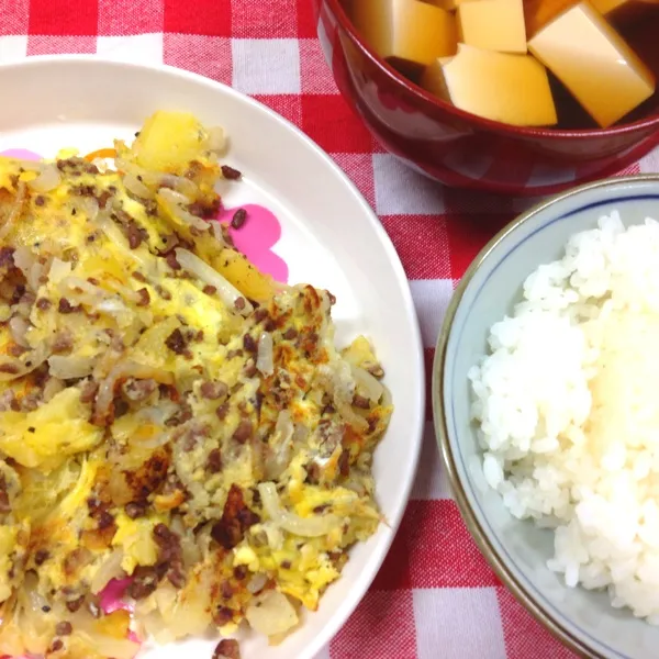 京都の某大学横にあった“わびすけ”のいもねぎ定食をキタアカリで再現！うんまっ。
味付けは塩コショウだけです！|だこちんさん