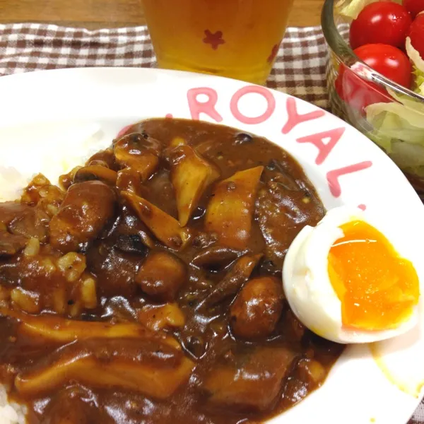 ナスとキノコたっぷりカレー。
あー。なんか美味しい。
夏だからー。
今日はひどい雨風だった。
無事、飛ばされず帰宅〜|だこちんさん