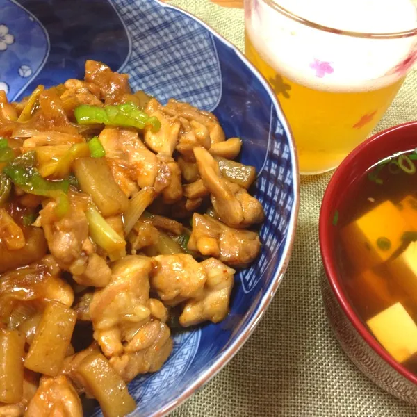 今日はこう見えて、焼き鳥ですぞ。
コンニャクもいれてみたら、結構いけた！！
ボリュームもアップしてダイエットにはいいかも。って、食べすぎたらあかんよね。(;^_^A|だこちんさん