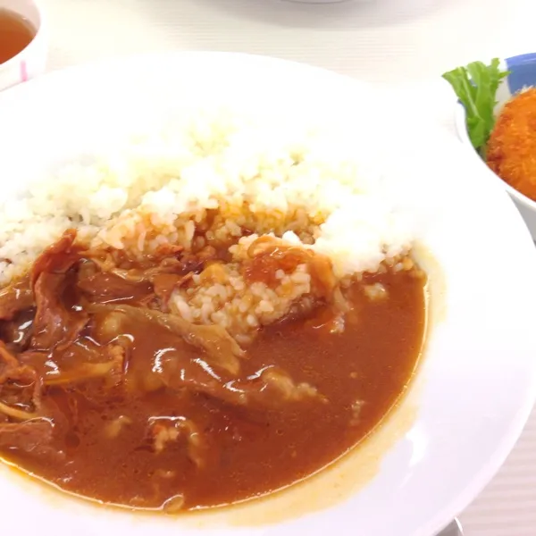 あたしん家じゃない最後の食事はハヤシライス。
美味しくなかったです(-｡-;|だこちんさん