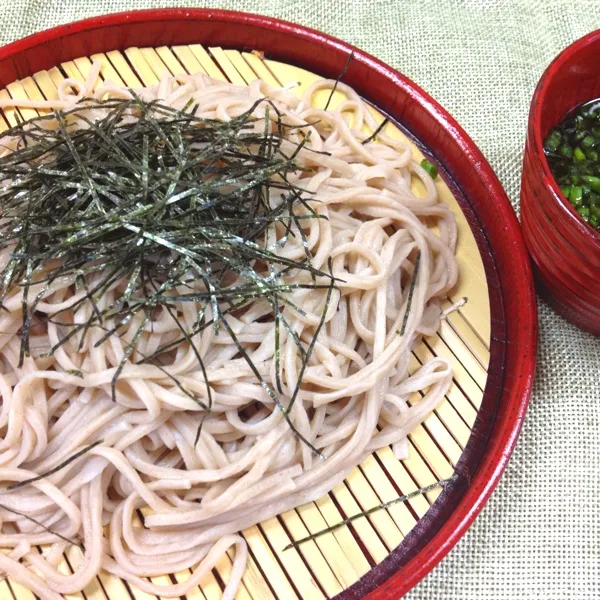 お昼はざるそば〜
信州の乾麺おいしい。
長野の親戚から。
本場のは美味しいね。|だこちんさん