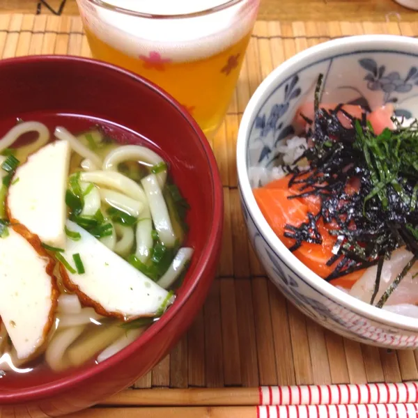 食べに行くのもめんど臭くて、おうどんと困った時の海鮮丼にしました！
うんっ！間違いなく美味しい。|だこちんさん