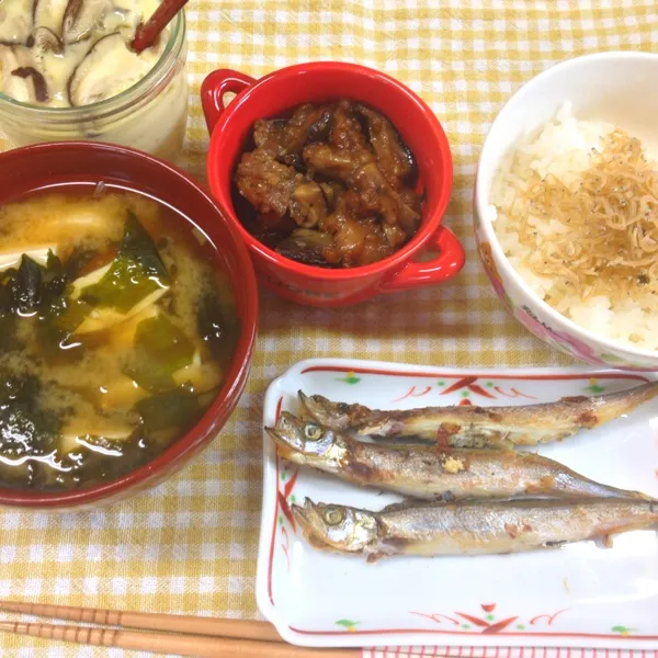 今日のブランチは、‘和’にしてみました。
メインは簡単茶碗蒸し〜簡単な割に美味しかった！お味噌汁を作って、あとは残り物集合！で、鶏とナスの甘辛炒めとししゃも。
うん、和はよいね。
何かでも、汗かいた！|だこちんさん