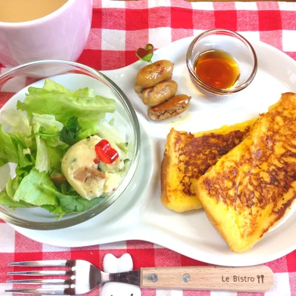 Snapdishの料理写真:今日ももれなく休日ブランチ〜
フレンチトーストとポテサラ添え。
ちっちゃいソーセージもつけました。|だこちんさん