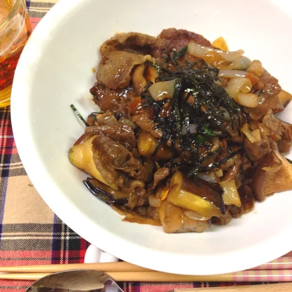 ステーキ丼！！
やっぱり焼肉のタレとか使わない方が美味しいや。うまうまぁ！！|だこちんさん