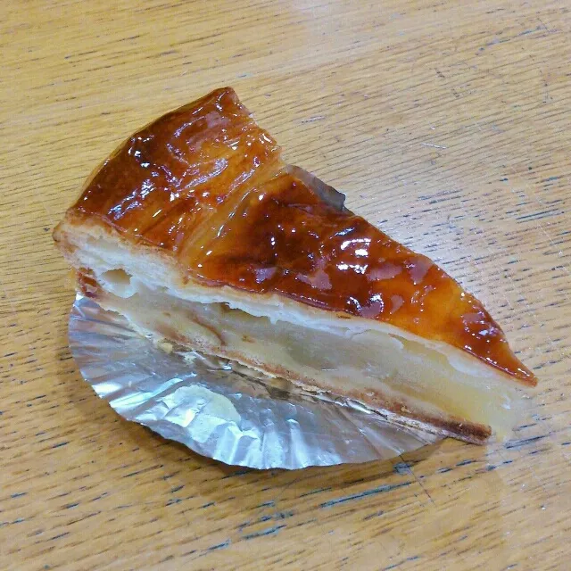 今日レポートしてたら
友達がケーキ買ってきてくれた(*´˘` )♥
今まで食べたアップルパイのなかで
１番美味しかった!!!|みゃーさん