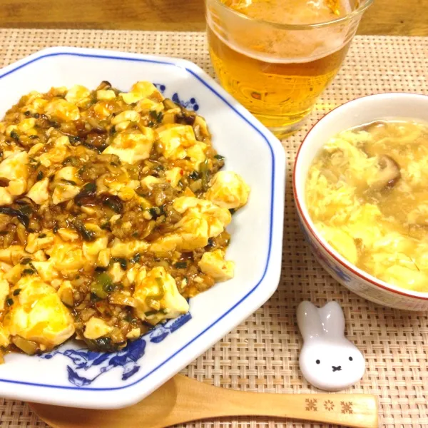 今日はお豆腐がどさっていたので、麻婆豆腐！！今日は材料が揃っていたので、豚肉を刻む作業から始めました。ただ、仕事が遅くなり、食べ始めたのは21:00前。パパおなかすいた〜っていってた。かわいそう。|だこちんさん