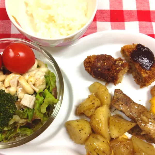 今日はパパとお出かけしてたので、残り物処理の簡単ご飯。
ほんと神戸コロッケの味噌カツおいしい！！
一日たっても美味しかった|だこちんさん