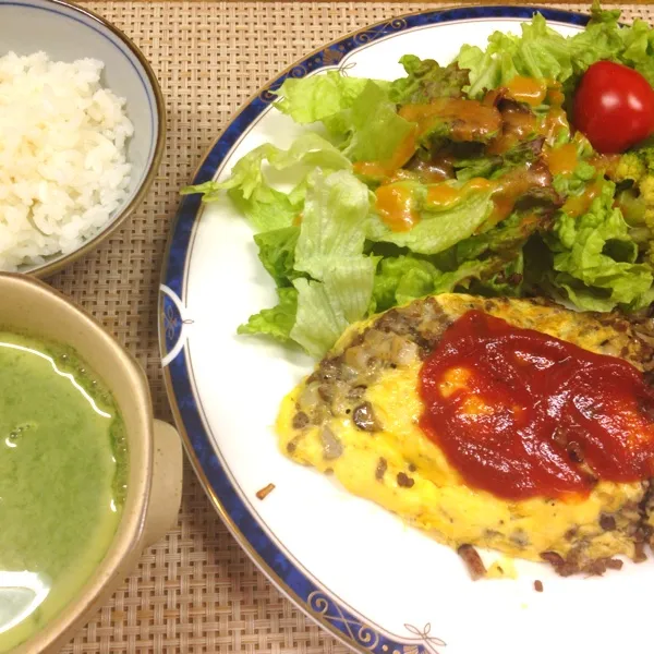 昨日の晩ご飯。投稿忘れ。
オムレツとほうれん草のスープ！
なんかシンプルで美味しい。
おばあちゃんがよく作ってくれた～|だこちんさん