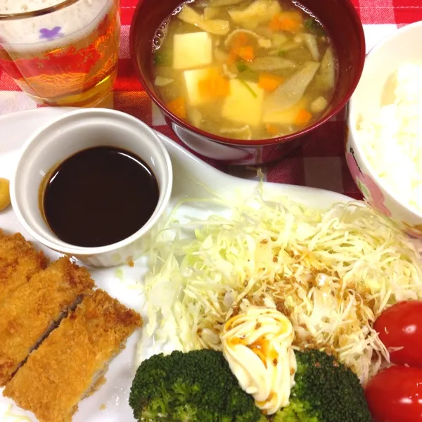 Snapdishの料理写真:頑固とんかつとインスタント豚汁だぁ！！
手抜きしまくりだけど。パパが食べたいっていうからさぁ。|だこちんさん