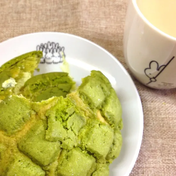 抹茶メロンパン(｡-_-｡)
また、食べてるのか？！
写真撮る前に食べ始めてしまったσ(^_^;)|だこちんさん