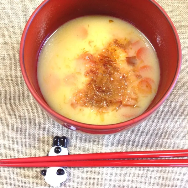 Snapdishの料理写真:今日の朝ごはん。
投稿したはずだったのに。
久々の味噌雑煮！いつ食べてもうまっ。
旧正月か？！
お餅大好きだから。まだまだ食べるぞ|だこちんさん