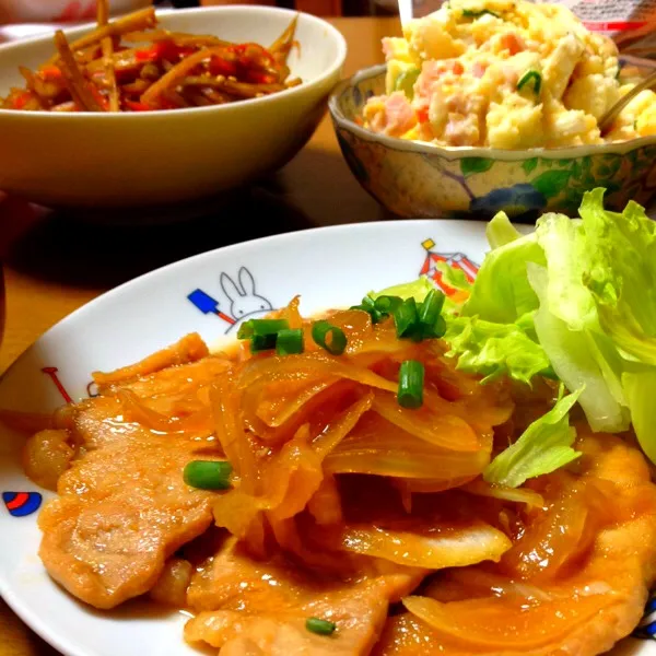 Snapdishの料理写真:定番すぎーな夕食(^^)豚の生姜焼き、ポテトサラダ、ゴボウのきんぴら|Ychanさん