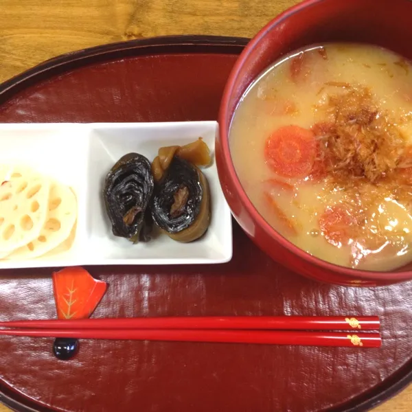 Snapdishの料理写真:4日目。またまた味噌雑煮。
飽きない。美味しい。
まだまだ、お餅食べるつもり〜|だこちんさん