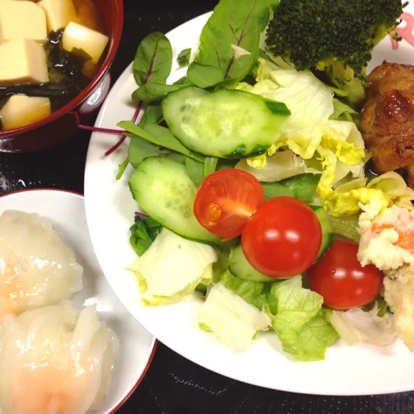 今日の(昨日の)晩御飯は豚の生姜焼き！！写真の載せ方失敗！
豚は塊肉だったので、あんまり薄く切れず、トンテキっぽい生姜焼きになりました。
お肉が美味しかったので、とても美味しくできました！|だこちんさん