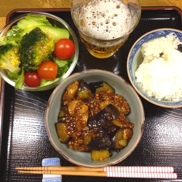 きのうの晩ご飯。
鶏もも肉とナスの唐揚げ風甘辛炒め。
これ、ほぼインスタントなのに、めちゃうまです。どっから出てた製品かな…
今日は今から帰って、作らないと。作り置きのハンバーグにします。|だこちんさん