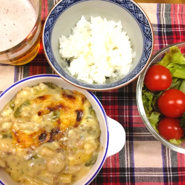 昨日(28日)の晩ご飯。
仕事で気の滅入ることがあり、なんか作る元気もなかったので、簡単にできるグラタン にしました。あーダイエット感がない。
筋肉痛がひどく、簡単な筋トレだけにのみ。|だこちんさん