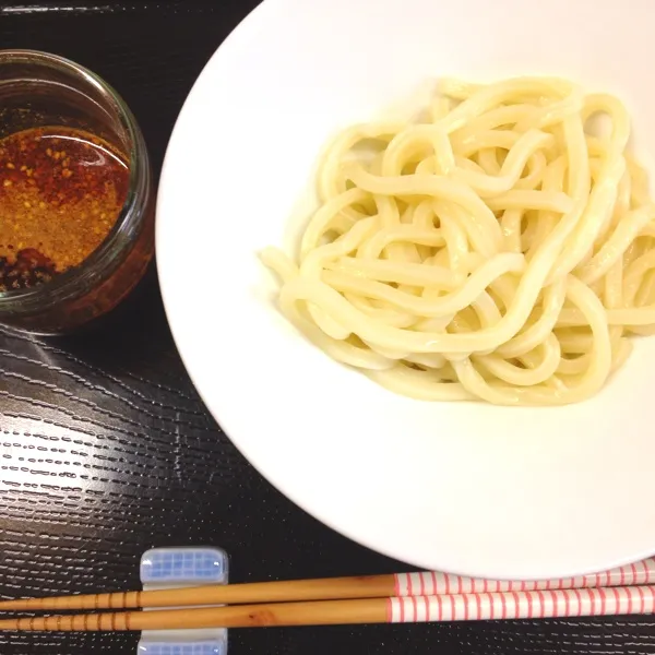 つけうどん。サンラータン風味。
なかなか辛くて、結構病みつきになります。
夏の残りです。|だこちんさん