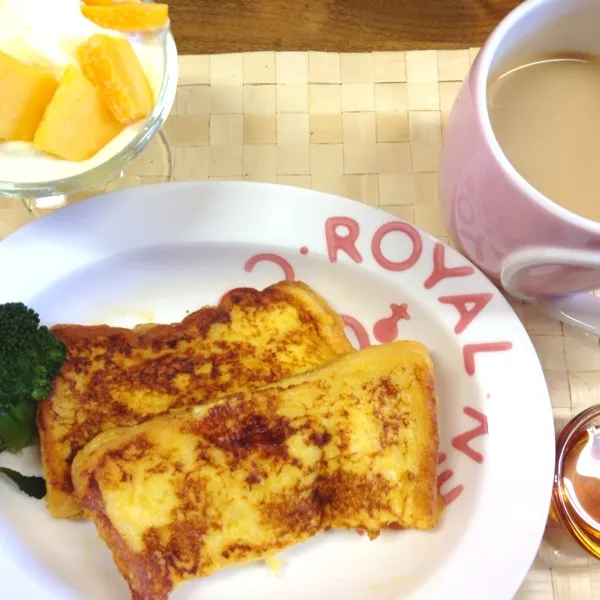 朝ごはん。
フレンチトースト…今日はたっぷり卵液を染み込ませたので、リッチに美味しくできました。
パイナップルヨーグルトスムージー…今朝のメインはこれといってもいい。
フローズンマンゴーをトッピング|だこちんさん