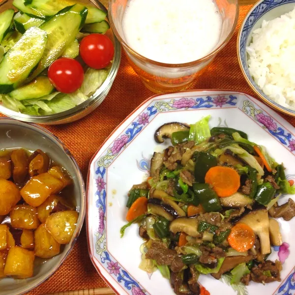 Snapdishの料理写真:昨日の晩ご飯。
牛肉と野菜のオイスター炒め
なんか美味しかった。いっぱい野菜食べた。|だこちんさん