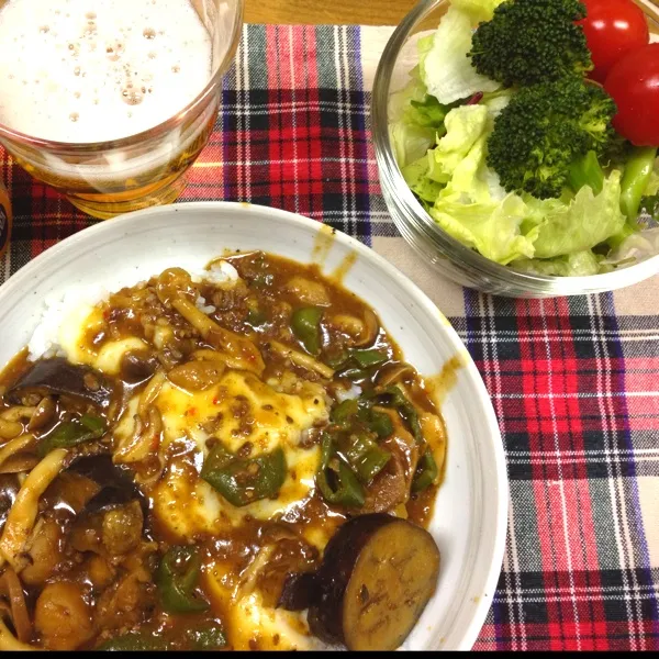 カレーを再びアレンジ〜
今日はナスとキノコのチーズカレー！！
チーズいれると美味しい。
油で炒めるとナスも美味しい。
今日も仕事だったので。手抜き許して～|だこちんさん