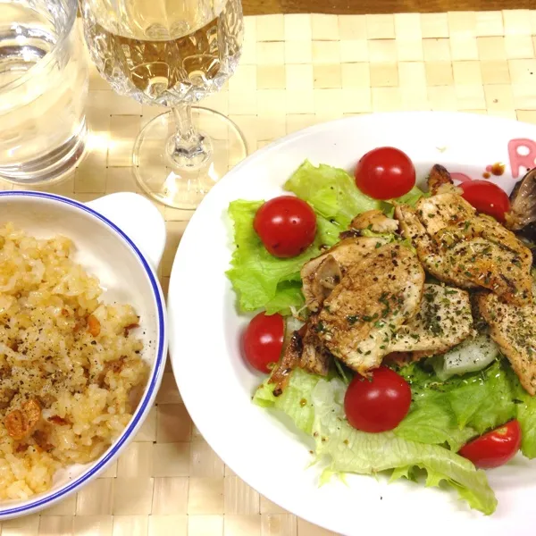 桜地鶏のハーブ焼きサラダ仕立て と
ガーリックライス

今日はお休みじゃなかったけど、明日がお休みなので頑張りました。|だこちんさん