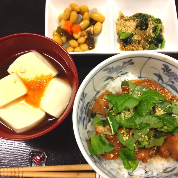 晩ご飯。やっとできた。
今日は鶏てり丼にしてみました。
まぁまぁウマし！|だこちんさん