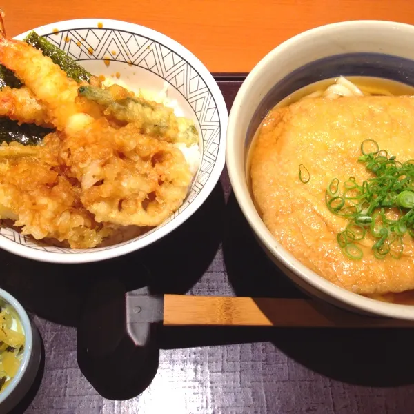 大きなお揚げのおうどんと天丼のセットとにぎわい天丼セット

結構おうどんが美味しくて。
仕事疲れすぎたので、食べに来ちゃいました。|だこちんさん