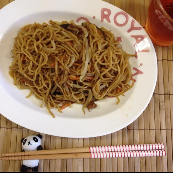 ランチ～
焼きそば、たまにこのソース焼きそば食べたくなる。
ダイエット5日目のはずが。
今日はダイエットをお休みするしかない！
ゆる～い、あま～いダイエットしてます。
(￣▽￣)|だこちんさん