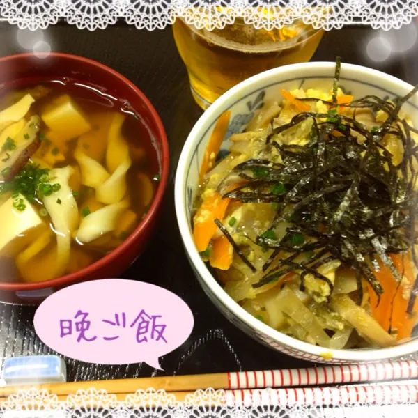 今日の晩ご飯は、木の葉どんぶり♪(´ε｀ )
お母さんの好きな丼です。
お母さんのみたいに美味しくできたかな。
お父さんは美味しいっていってくれたけどね…|だこちんさん