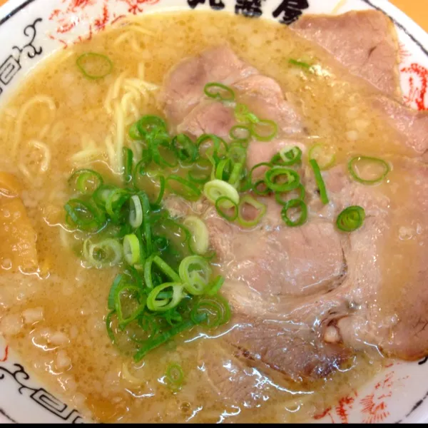 醤油とんこつ！！やっぱりこれかな。
近所のラーメン屋さん！！
うま～い♪(´ε｀ )|だこちんさん