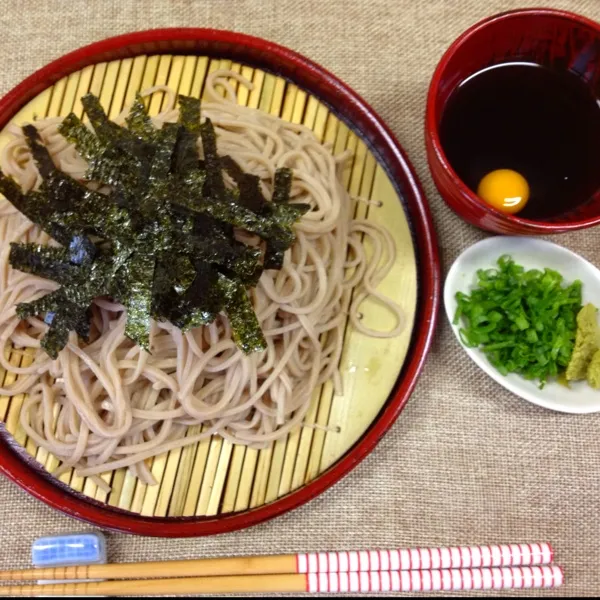 おやつにざるそばo(^▽^)o
ブランチのはずが、お腹すいちゃって。
このままいったら、結局三食たべちゃいますね。|だこちんさん