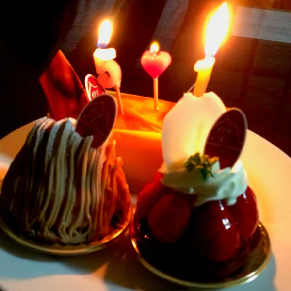 Snapdishの料理写真:おとんの誕生日お祝いしたときの♡ いちごのタルトおいしかった(#^.^#) もうすぐクリスマスだ〜っ♡|bouさん