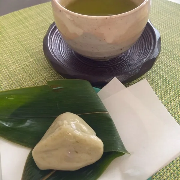 京都土産いただきましたー☆大好きな麩饅頭♡モッチモチでマジ美味い(๑´ڡ`๑)ありがとうございましたぁ(*´▽`*)ﾉｼ|mika♡('◎'зз) 彡さん